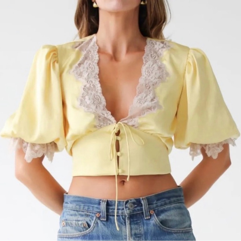 NWT Rumored honey blouse in buttercup